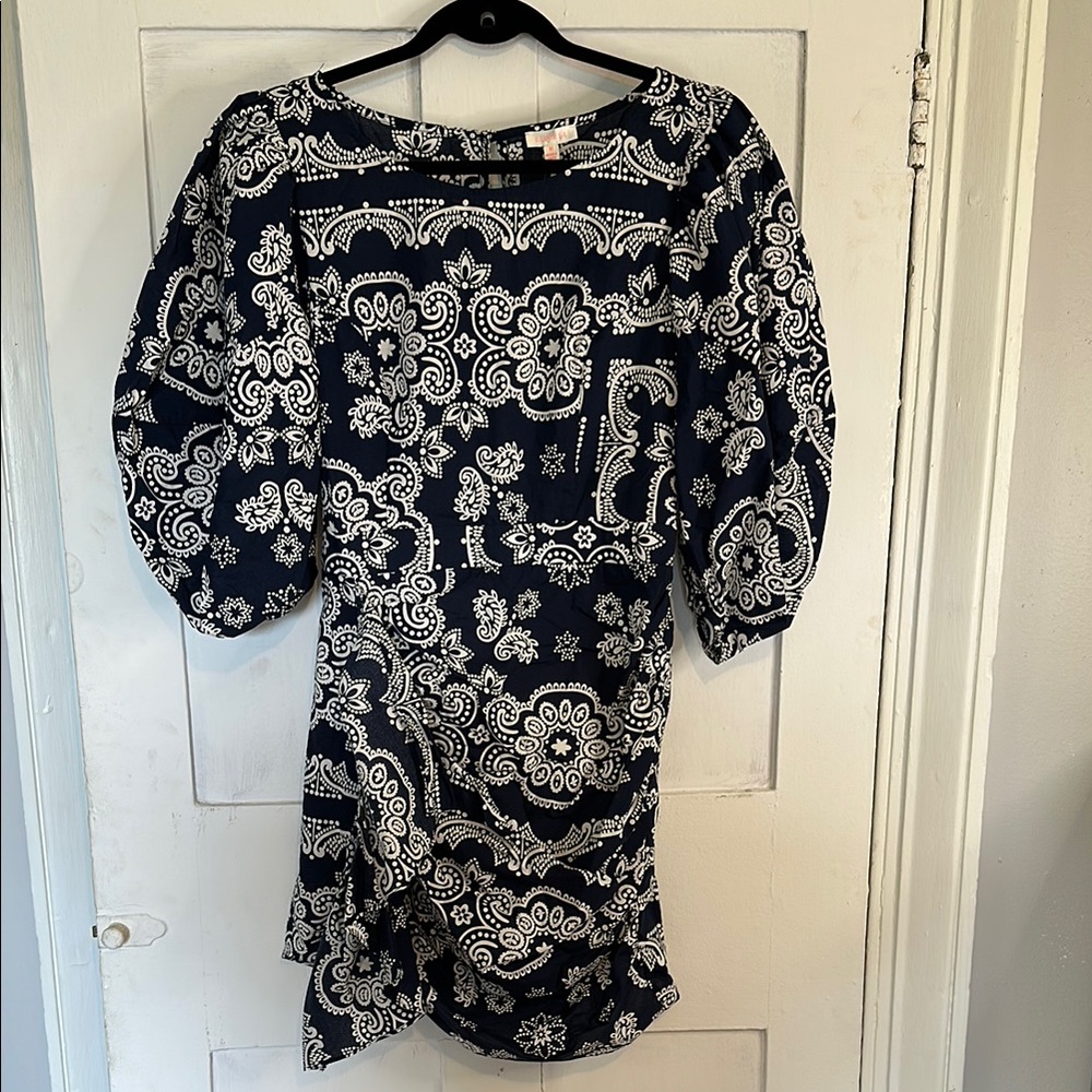 Elegant Navy and White Patterned Dress